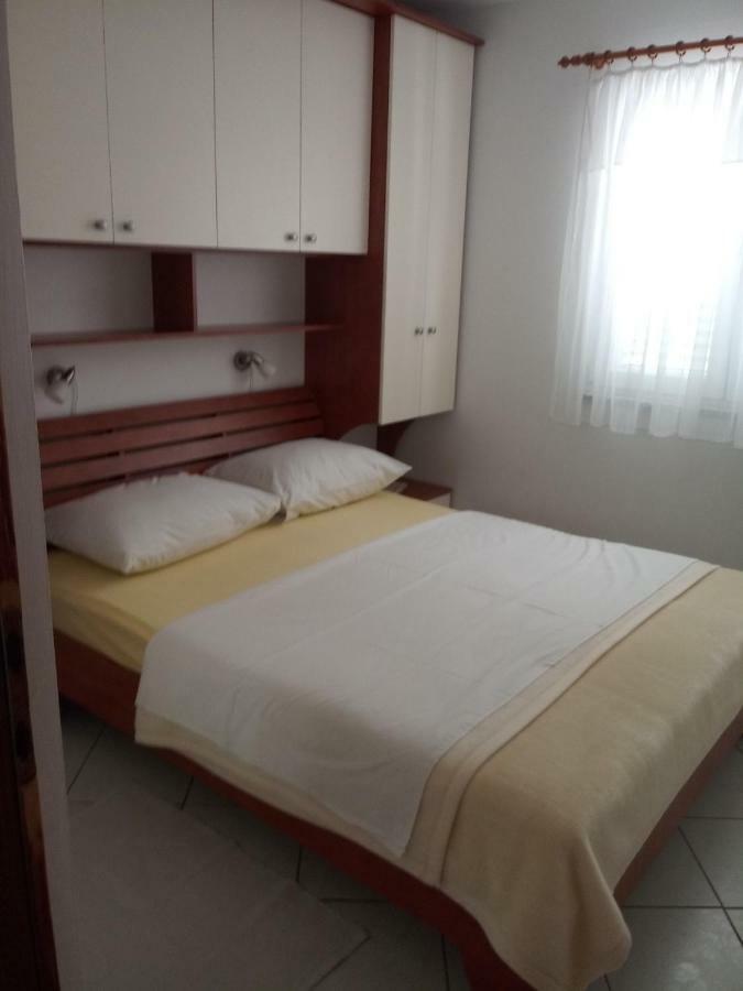 Apartmani Ana Vir Exterior foto