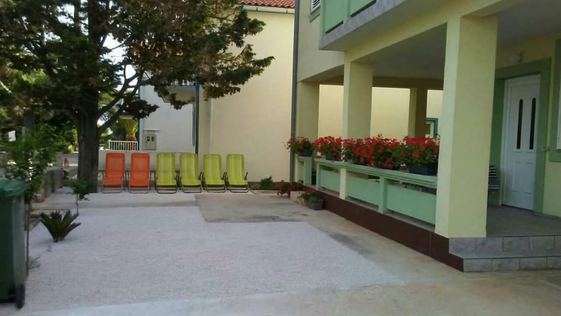 Apartmani Ana Vir Exterior foto