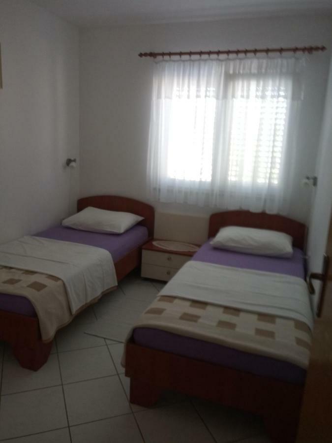 Apartmani Ana Vir Exterior foto